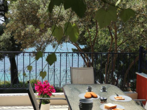 Seafront Loft in Akti Elia